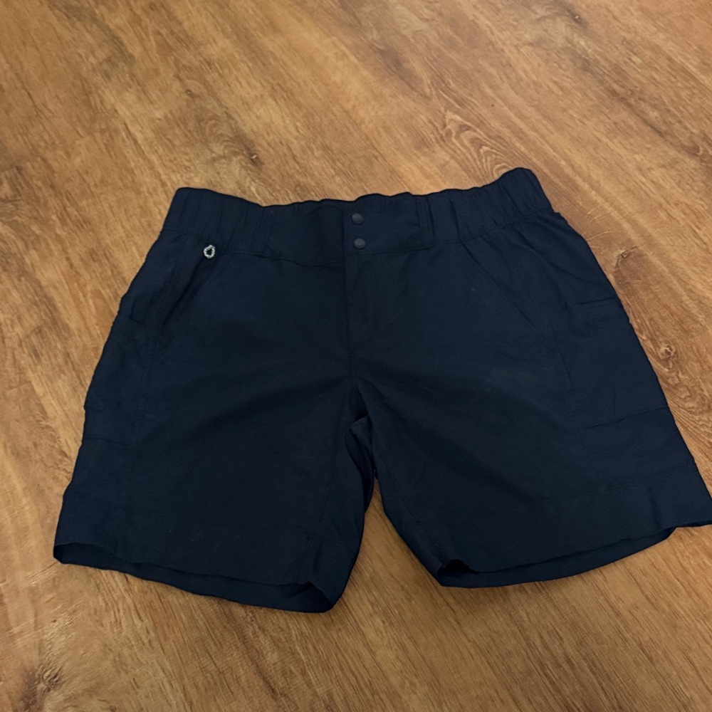 Columbia women’s navy Shorts